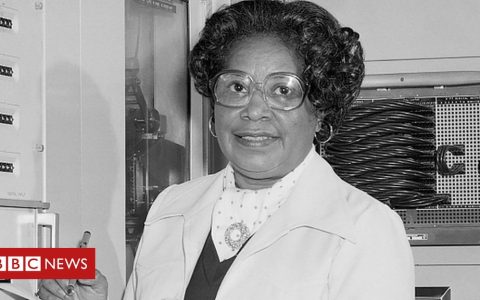 Mary Jackson: Nasa to name HQ after initially black feminine engineer