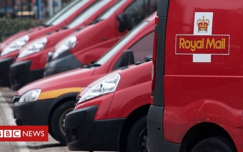 Royal Mail set to reduce 2,000 management jobs