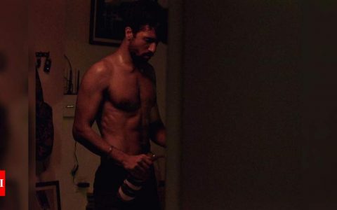 Vicky Kaushal flaunts his chiselled physique in this throwback image as he celebrates 4 several years of ‘Raman Raghav 2. | Hindi Movie Information