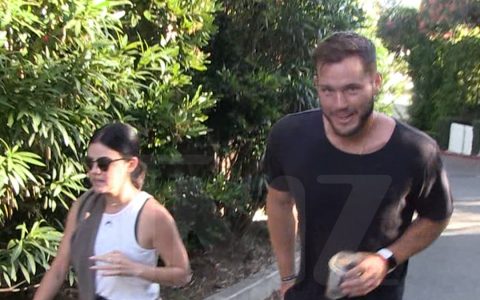 Colton Underwood and Lucy Hale are Casually Relationship, Mountaineering Collectively