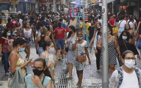 Wearing masks during public exams and entrance exams became law in Rio.  Jobs & Business