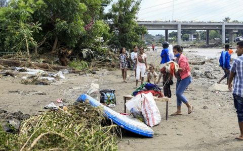 The plane landed in Dilli with the first donation collected in Australia