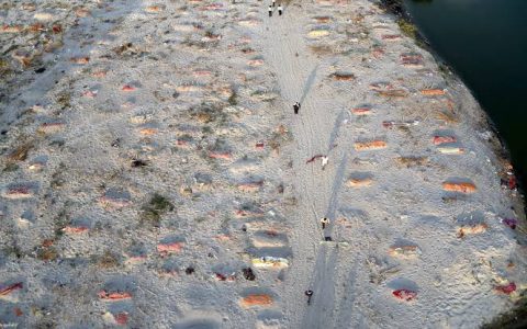 India: Bodies of Kovid victims emerge due to flood in river Ganga