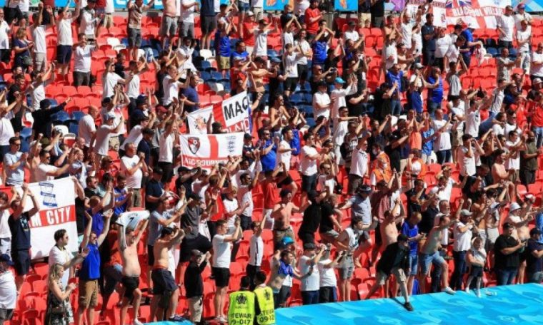 English fans will not be required to present vaccination certificates in stadiums.  Play