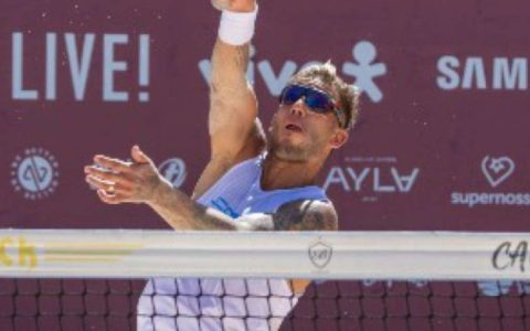 Rafael Moura outplayed in first match in professional in beach tennis, but experience highlights