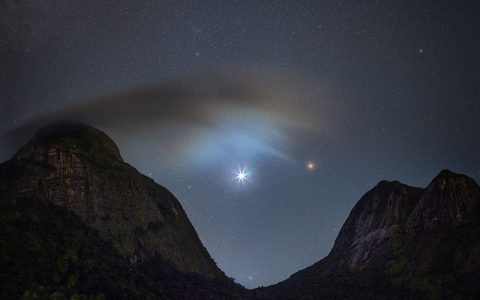 Photograph by Brazilian photographer ‘Emplaca’ of NASA’s day with a record of the conjunction of Venus and Mars.  Science