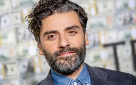 Oscar Isaac Delights Fans When He Was Caught At Bar Watching Drag Race