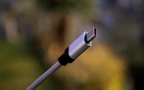 EU approves USB-C as a universal connection and wants to standardize wireless charging