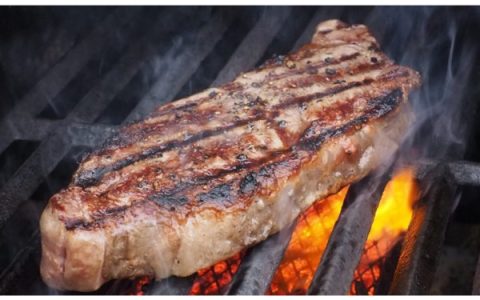 Woman condemns neighbor for barbecue every day in Argentina.  leoway portal