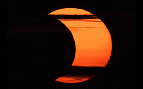 See the best pictures of last Saturday’s solar eclipse (30)