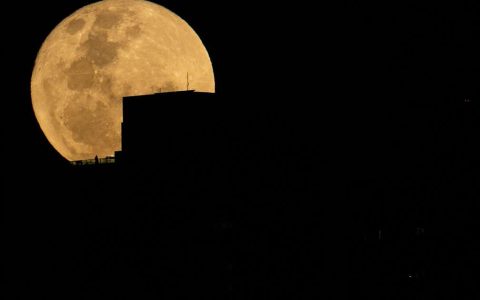 ‘Strawberry Supermoon’ attracts attention in Brazil and around the world;  see photos