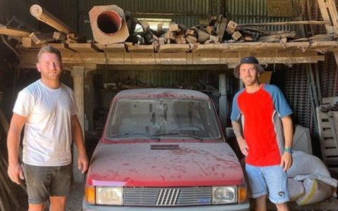 Abandoned and unused Fiat 147 found after 35 years |  cars