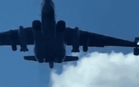 Video shows Russian fighter jet skimming before crashing at border