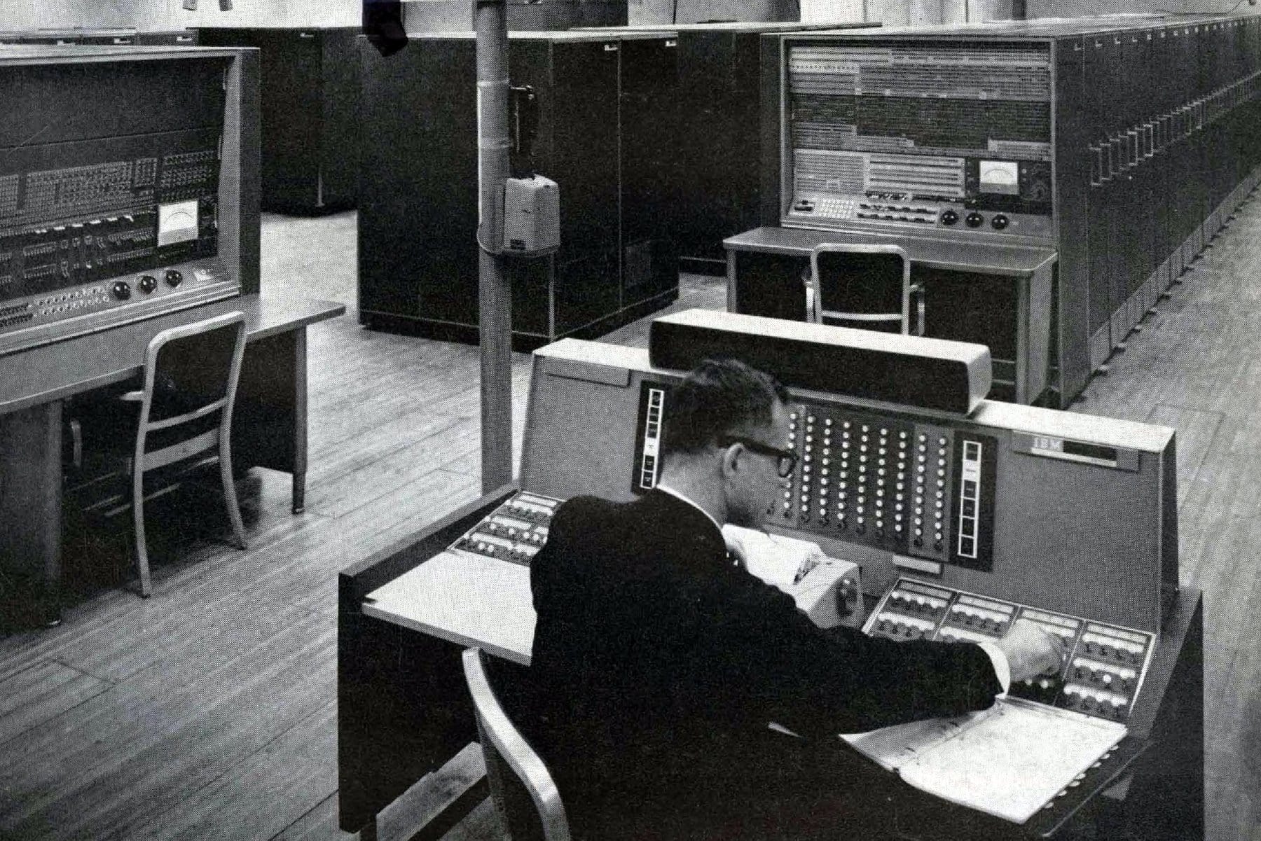 В помещениях оборудованных эвм. IBM 7030 stretch. Стретч США 1960 ЭВМ. ЭВМ БЭСМ-2. IBM 2 поколения.
